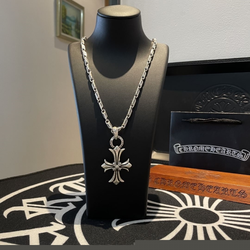 Ch**me He**ts necklaces